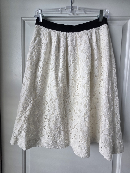 LOFT Dresses & Skirts - LOFT, Size 2 -Cream Lace A-Line Skirt with Black Waistband